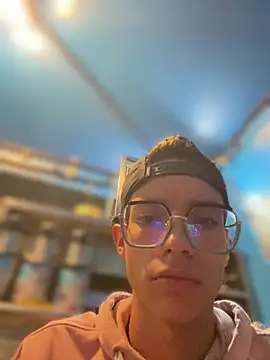 Andres_boy252 Adlı Modelin Web Kamerası Şovu