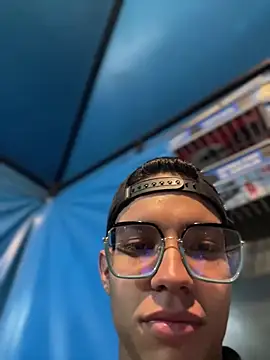 Andres_boy252's Webcam Show