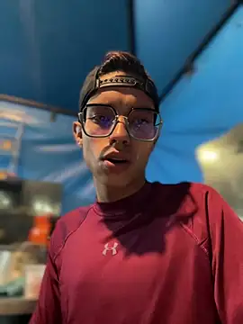 Pokazy przed kamerką – Andres_boy252
