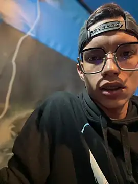 Andres_boy252 Шоу с уебкамера