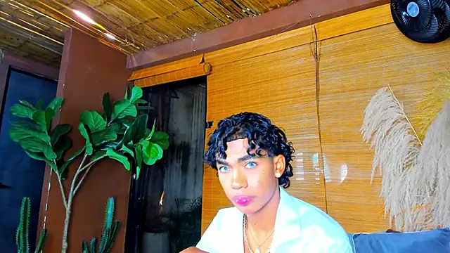 Show modela AlanCutee na web-kameri