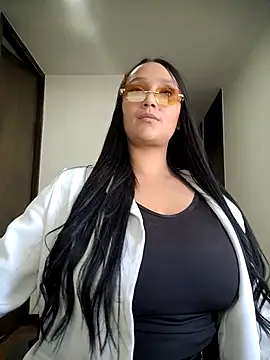 Esmeralda333's Live XXX Chat