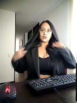 Esmeralda333 XXX чат на живо