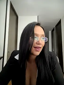 Esmeralda333 Show in webcam