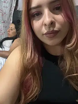 Nahomy_cm Show in webcam