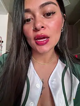 צ'אט XXX בשידור חי של Saray_charmante