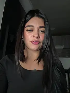 Saray_charmante's Live Chat Room