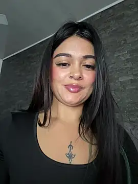 Saray_charmante Adlı Modelin Canlı Sohbet Odası