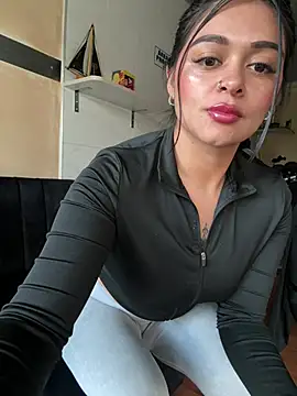 Saray_charmante's Webcam Show