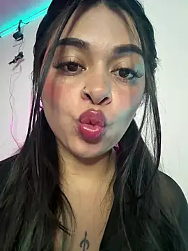 Saray_charmante Adlı Modelin Canlı XXX Sohbeti