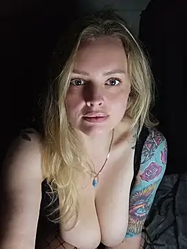 Bridgette03のウェブカメラショー
