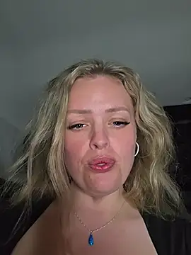 Bridgette03's Webcam Show