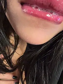 KARISHMA-STRIP's Webcam Show