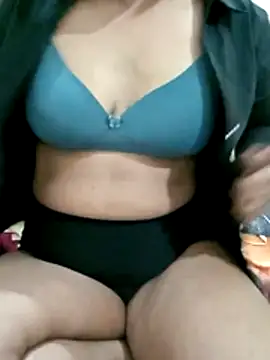 Chat +18 de Queen_Kushi4 ao vivo