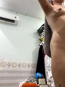 __BabyShowPublic__: διαδικτυακό σόου στην κάμερα