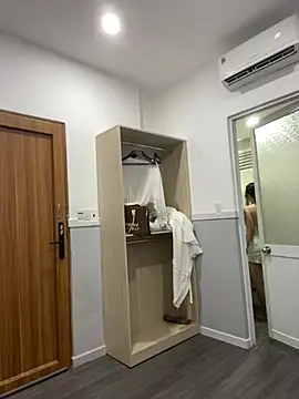 _AnneMia_ Pertunjukan Webcam