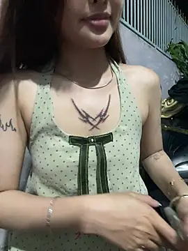 _AnneMia_ Show in webcam