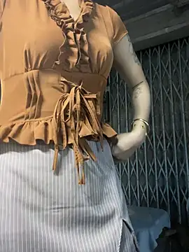 _AnneMia_ Show in webcam