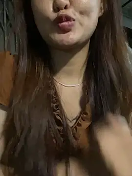 הופעת וובקאם של _AnneMia_