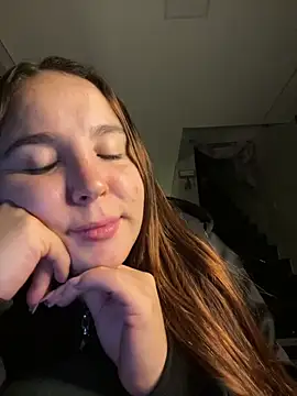 AMORINHA_S2_ Adlı Modelin Canlı XXX Sohbeti