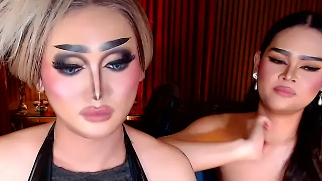 IndestructibleLilyn Webbikameraesitys