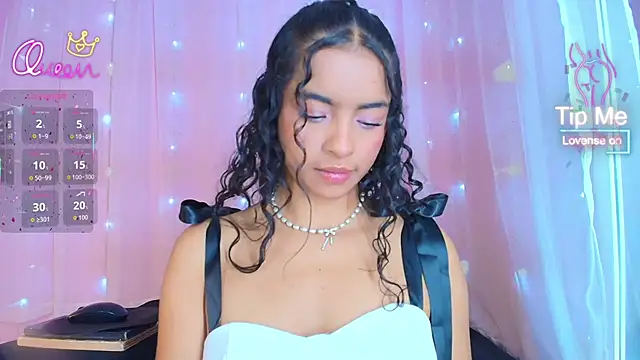 SunnyGilmoree Chat XXX in diretta
