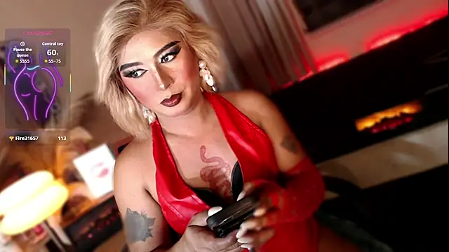 Holly_DiorJadoreTS' Webcam Show