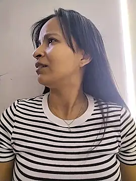 Miladiosa Adlı Modelin Canlı XXX Sohbeti
