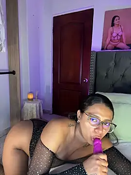 ema_zoe's Webcam Show