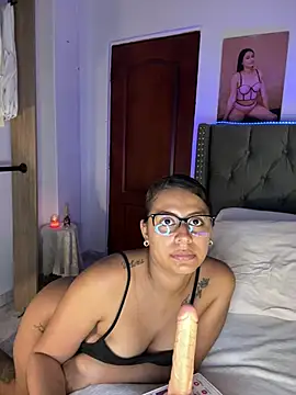 ema_zoe's Live XXX Chat