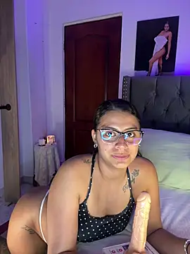 ema_zoe's Live XXX Chat