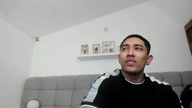 erotic_sins webcam show