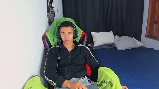 JuanchiT66's Webcam Show
