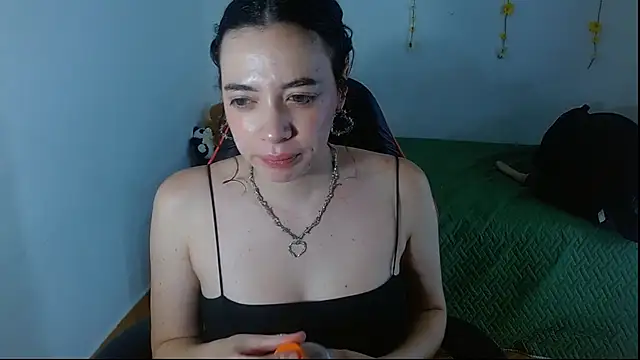 sajecrismaa's Live XXX Chat