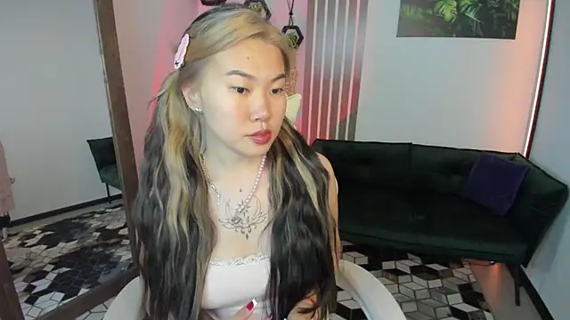 LunaPurrr XXX чат на живо