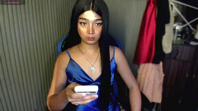 TrinityFucksYou: вебкам-шоу