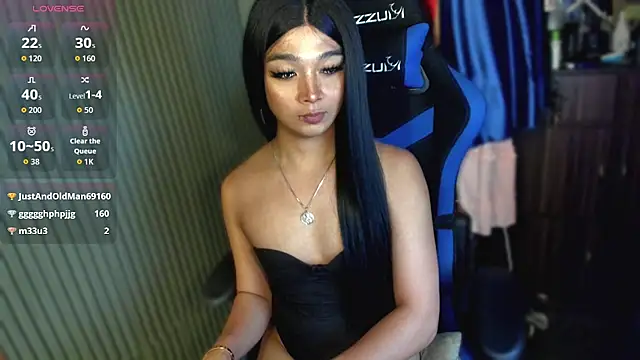 TrinityFucksYou Show in webcam