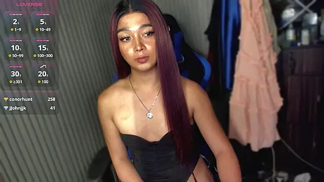 TrinityFucksYou Show in webcam
