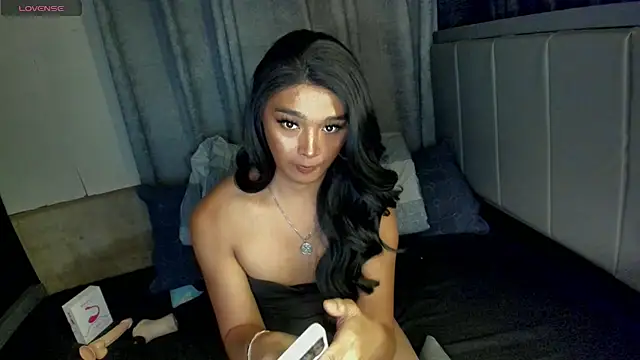 TrinityFucksYou Show in webcam