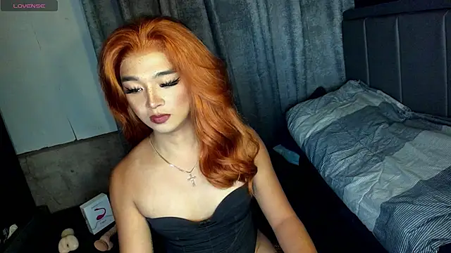 TrinityFucksYou Show in webcam