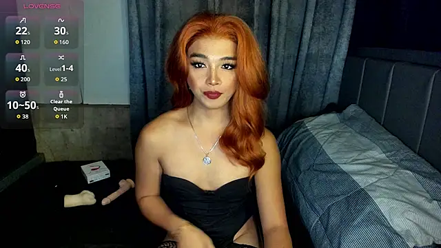 TrinityFucksYou Show in webcam