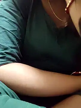 Cute_pinkii webkamerás műsora