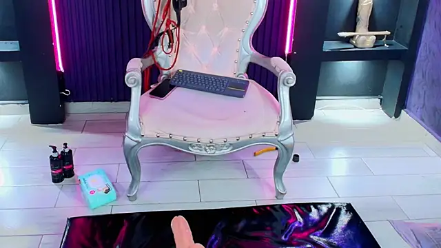 הופעת וובקאם של MrEbonybdsm