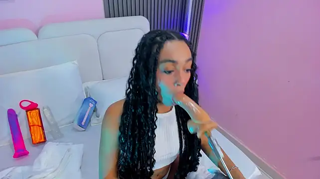 Clawdeen__wolf's Webcam Show