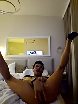 Lokomo32's Webcam Show