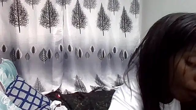 Chat +18 de SweetJuicyLipsCandy ao vivo