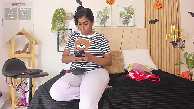 _Miaa_khalifa_ Adlı Modelin Canlı XXX Sohbeti