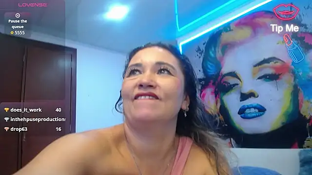 Chat +18 de noelia_milf19 ao vivo