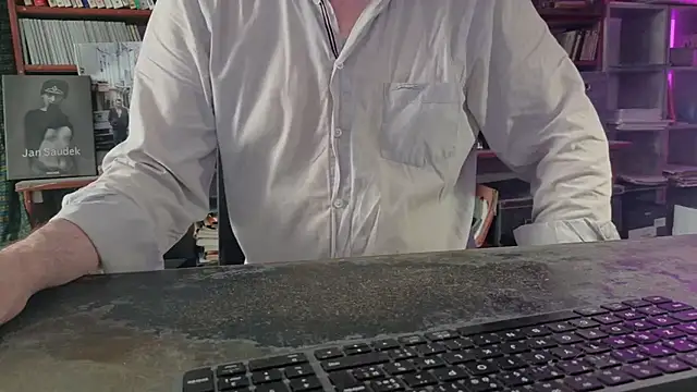 Show modela yvanbonar na web-kameri
