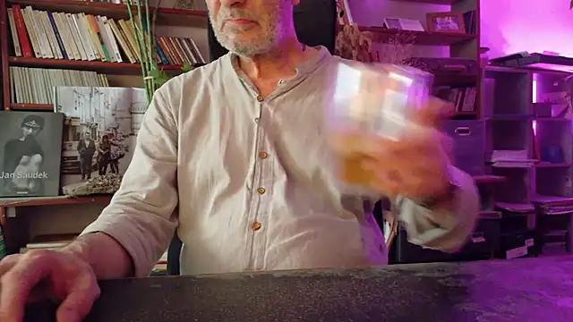 הופעת וובקאם של yvanbonar